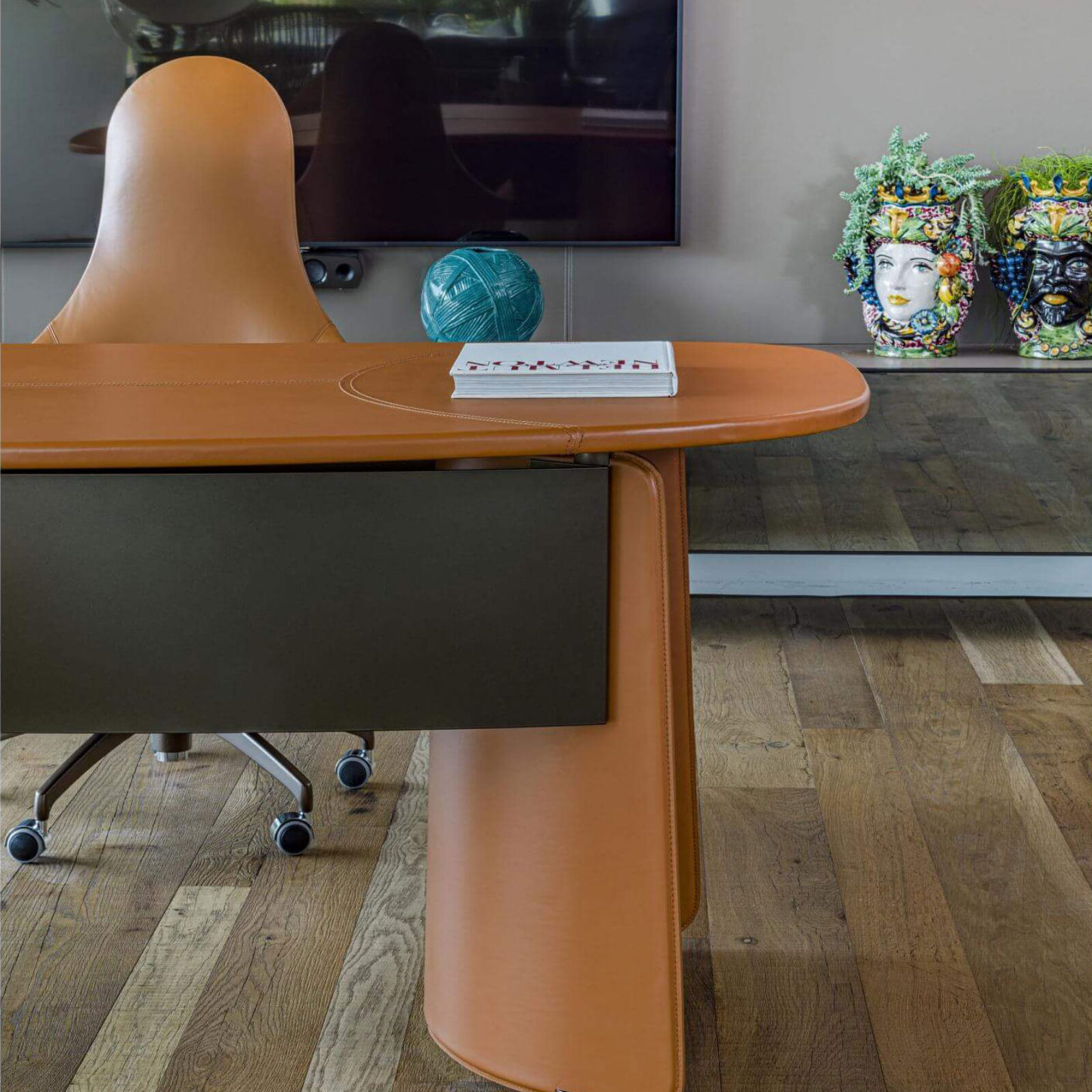 Lomacasa_Pellizzoni_Butterfly-Desk_Gallery-5