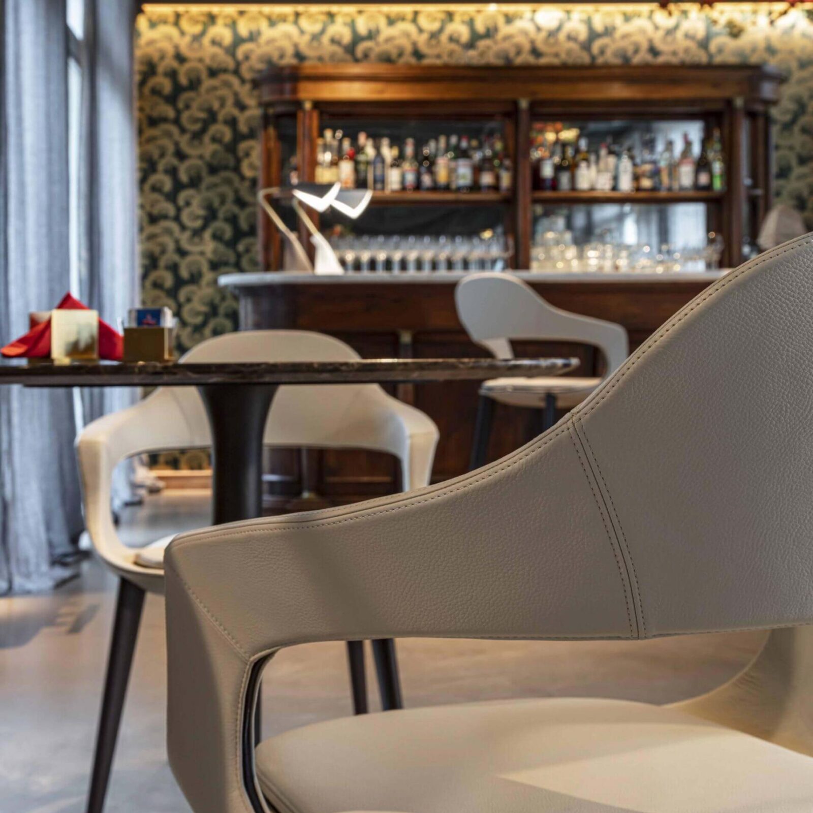 Lomacasa_Pellizzoni_Frenchkiss-Armchair_Gallery-1