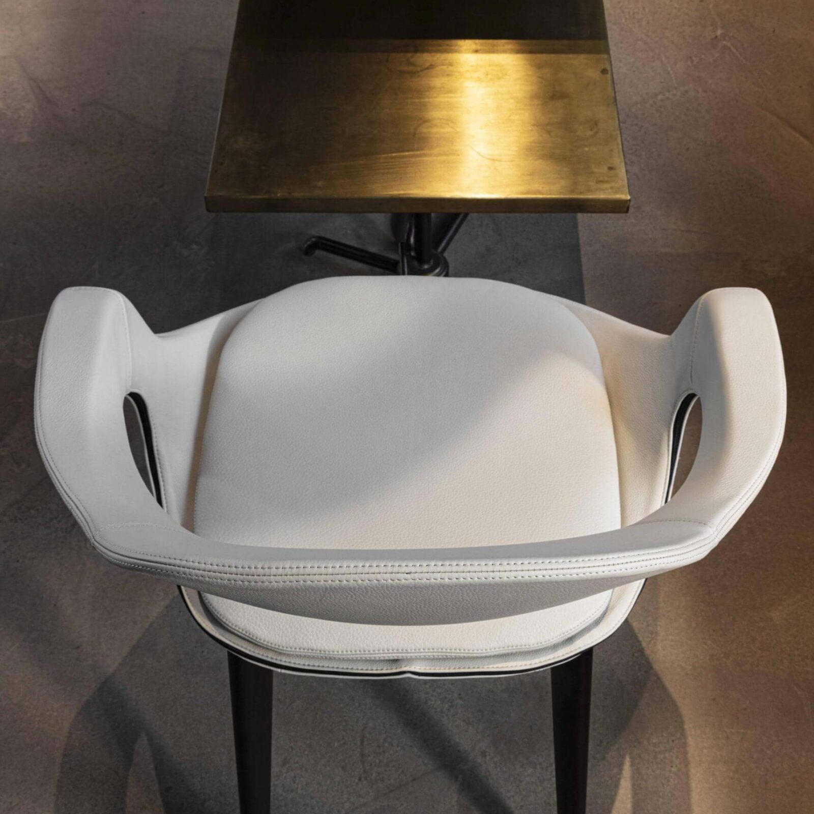 Lomacasa_Pellizzoni_Frenchkiss-Armchair_Gallery-3