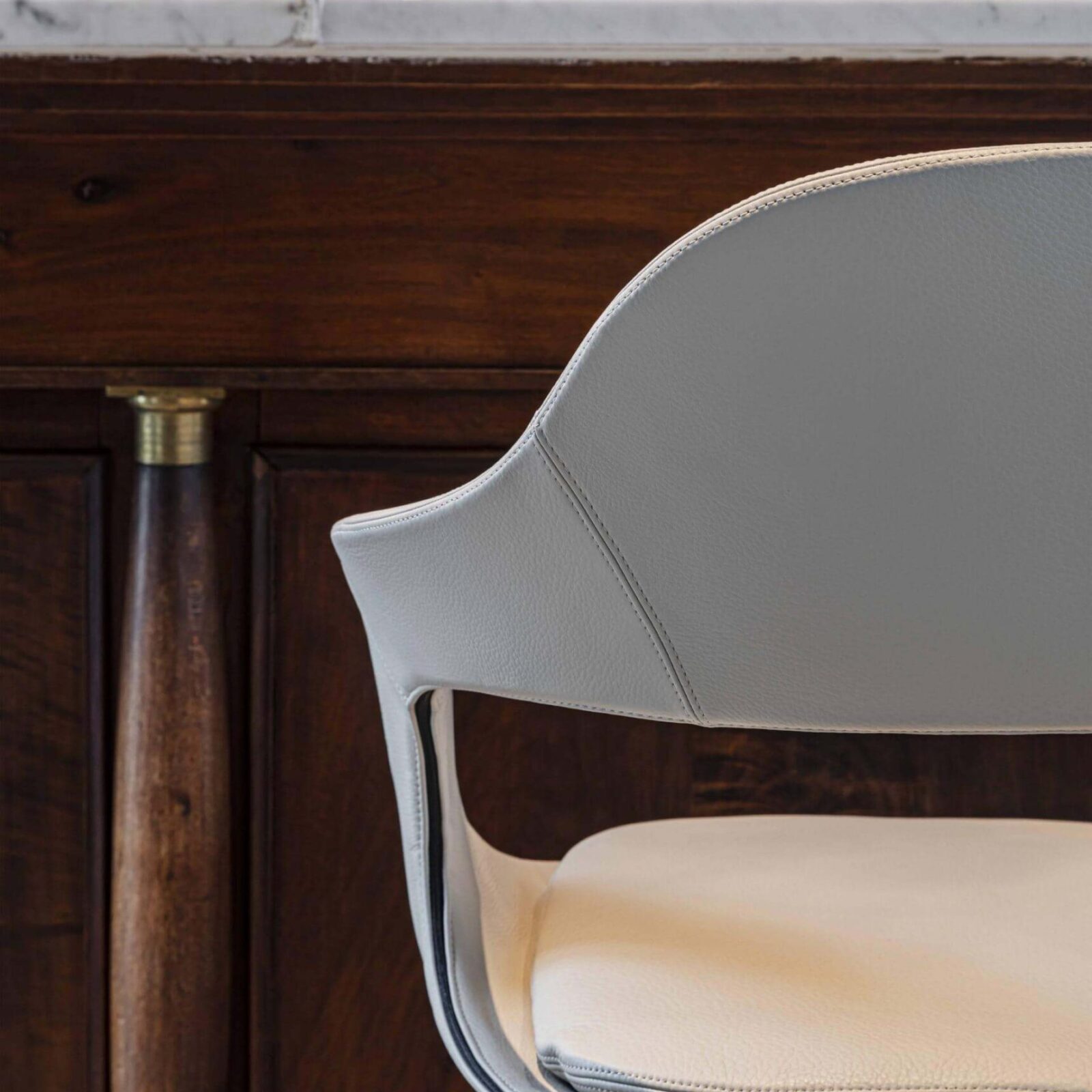 Lomacasa_Pellizzoni_Frenchkiss-Stool_Gallery-2