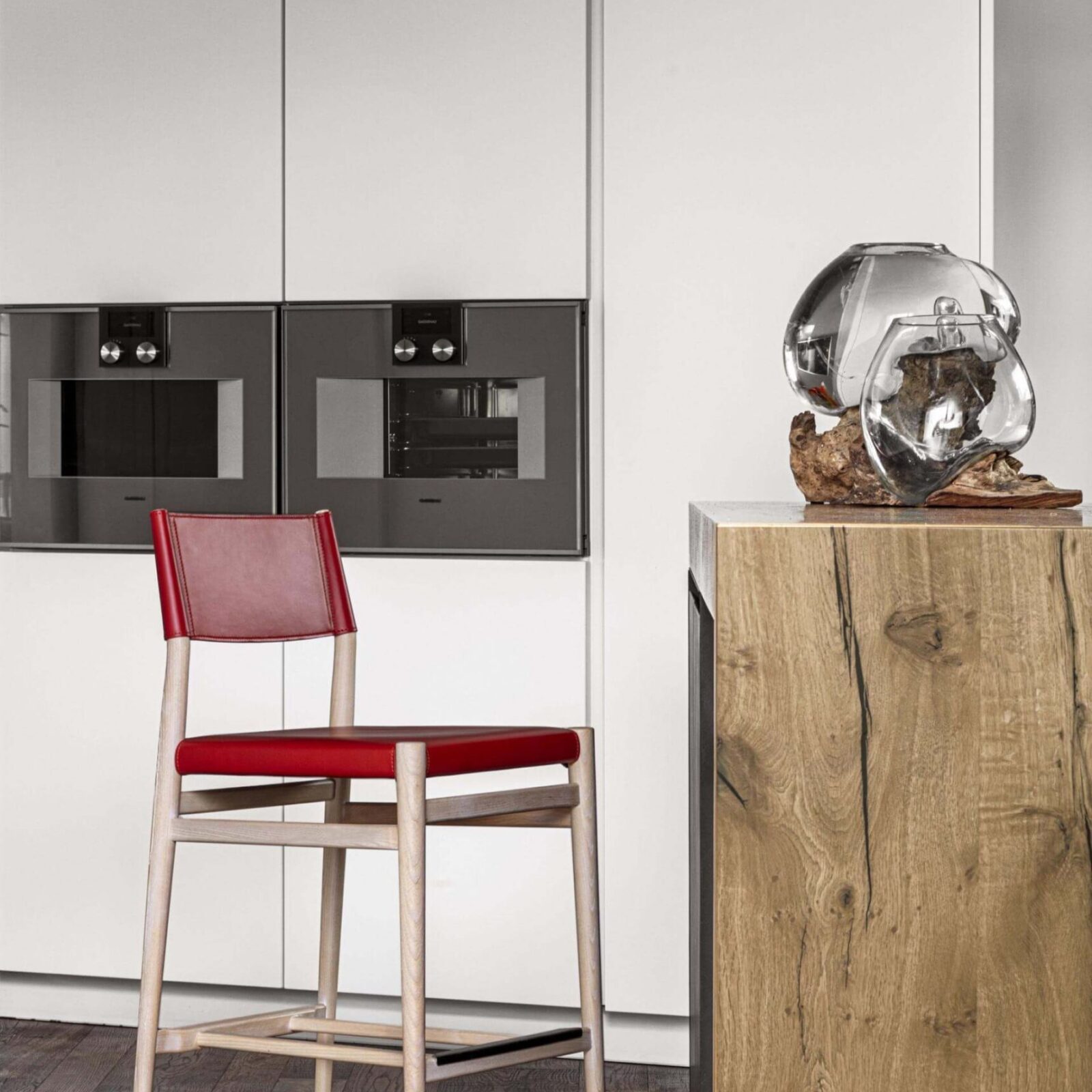 Lomacasa_Pellizzoni_Ledermann-Stool_Gallery-1